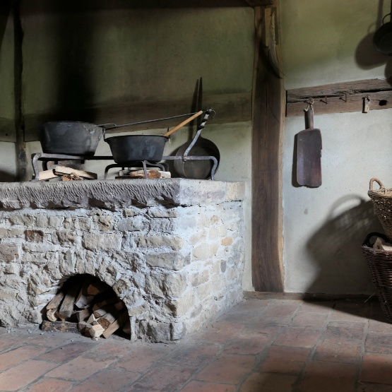 Blick in Küche des 16. Jh. im Hohenloher Freilandmuseum