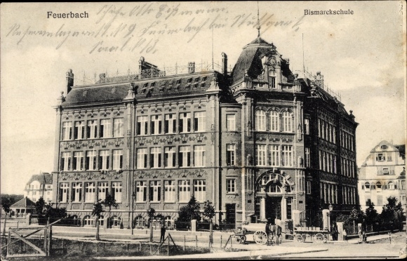 Volksschule (Bismarckschule) in  Feuerbach (Stuttgart), historische Postkarte um 1900.