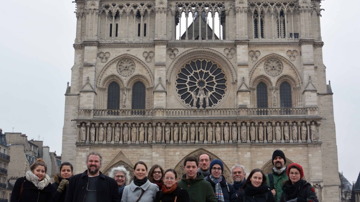 Die Exkursionsgruppe vor Notre Dame (Exkursion Paris, Februar 2017)