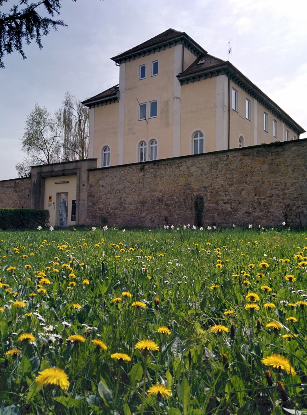Forschungsstelle, Zentrale Stelle und Bundesarchiv,  Außenstelle Ludwigsburg im Mitte des 19. Jahrhundert errichteten einstigen Frauengefängnis 
